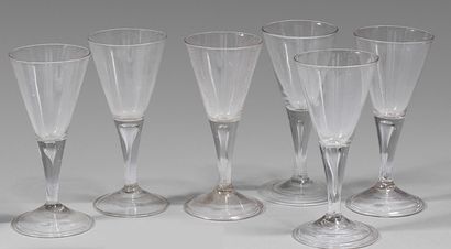 Ensemble de six verres de forme tronconique,...